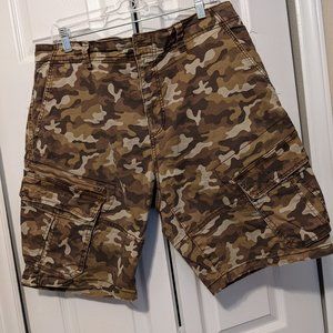 Men's American Rag Size 34 Camouflage Cargo shorts